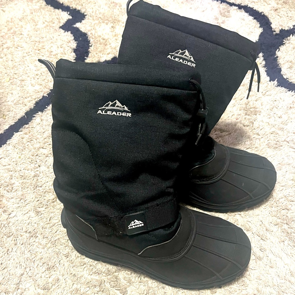 Aleader size 10 men’s snow boots.